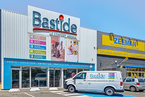 façade magasin vitrine devanture parking clients place handicapé avignon